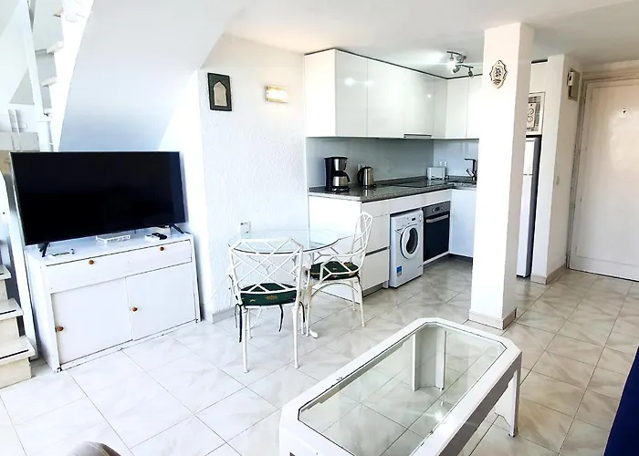 Skol 701. One Bedroom Duplex With Exceptional Sea Views. מארבלה